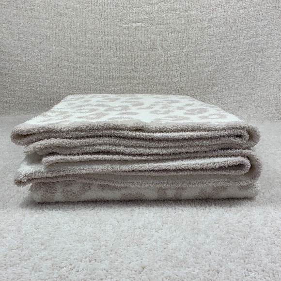 BAREFOOT DREAMS In the Wild Throw Blanket - Picture 3 of 4